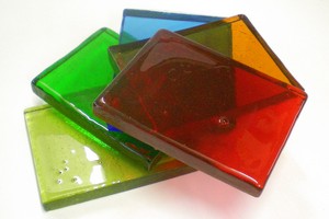 Glasdallen in verschiedenen Farben