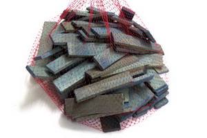 Klotzholz 80x24x5mm - Farbe blau, Netz mit ca 100 St.