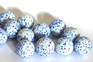 Glasmurmeln 25mm weissopak mit blauen Punkten NEU !!