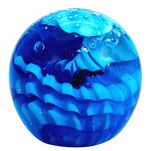 Glaskugel - Paperweight WEISS-BLAUE WELLE nachleuchtend - ca 7cm