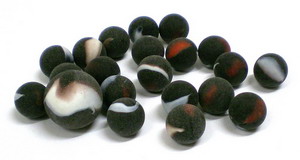 Netz mit Glasmurmeln PIRAT - 20 St�ck 16mm + 1 St. 25mm