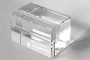 Glasquader mit Schlitz , ca 80 x 50 x 50mm