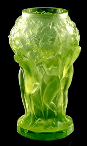 Vase Kleine Weinlese ca 125mm - gr�nes Uranglas