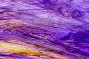 Jugendstilglas - W-705WOM - blauviolett mit Wolken in bernstein u. opal