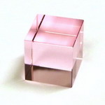 Glasw�rfel aus pinkfarbigem Kristallglas - 40x40x40mm